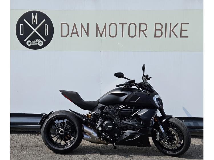 DUCATI DIAVEL DARK
