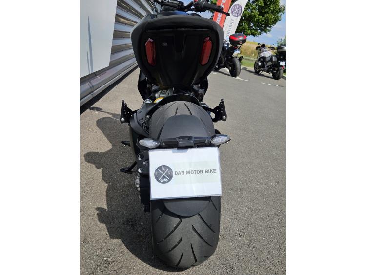 DUCATI DIAVEL DARK